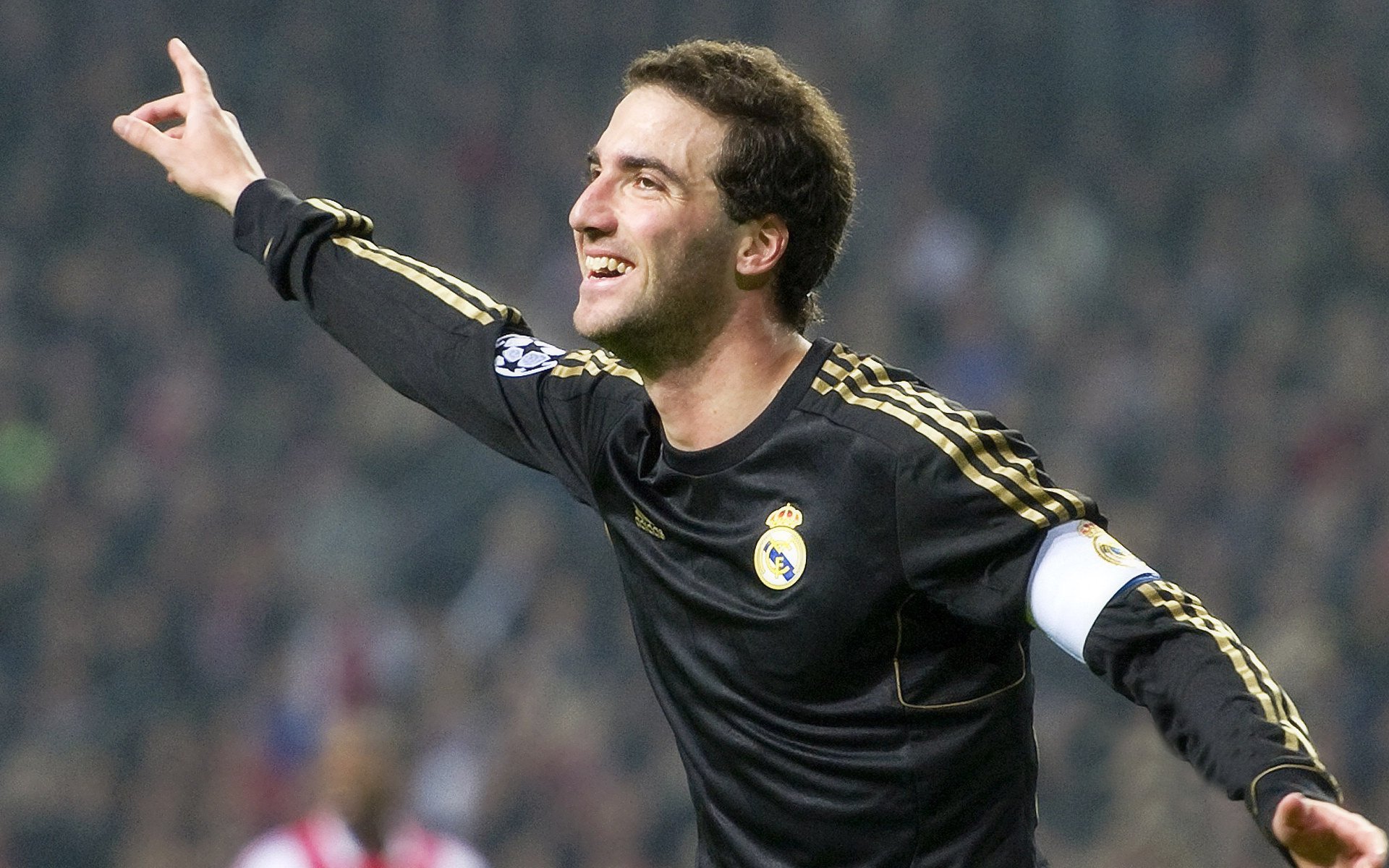 《堡垒之夜》联动明星方案火爆登场，粉丝热潮持续，堡垒之夜的联动