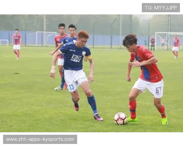 足球魅力的极致演绎:后卫大脚一击,瞬间点燃现场热情 足球魅力的极致演绎:后卫大脚一击,瞬间点燃现场热情