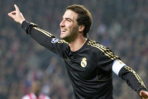 开云官网在线-《堡垒之夜》联动明星方案火爆登场，粉丝热潮持续，堡垒之夜的联动